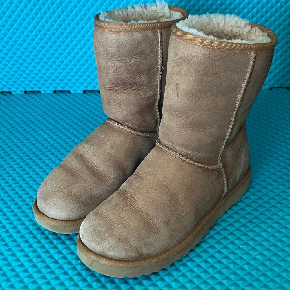 UGG women classic
